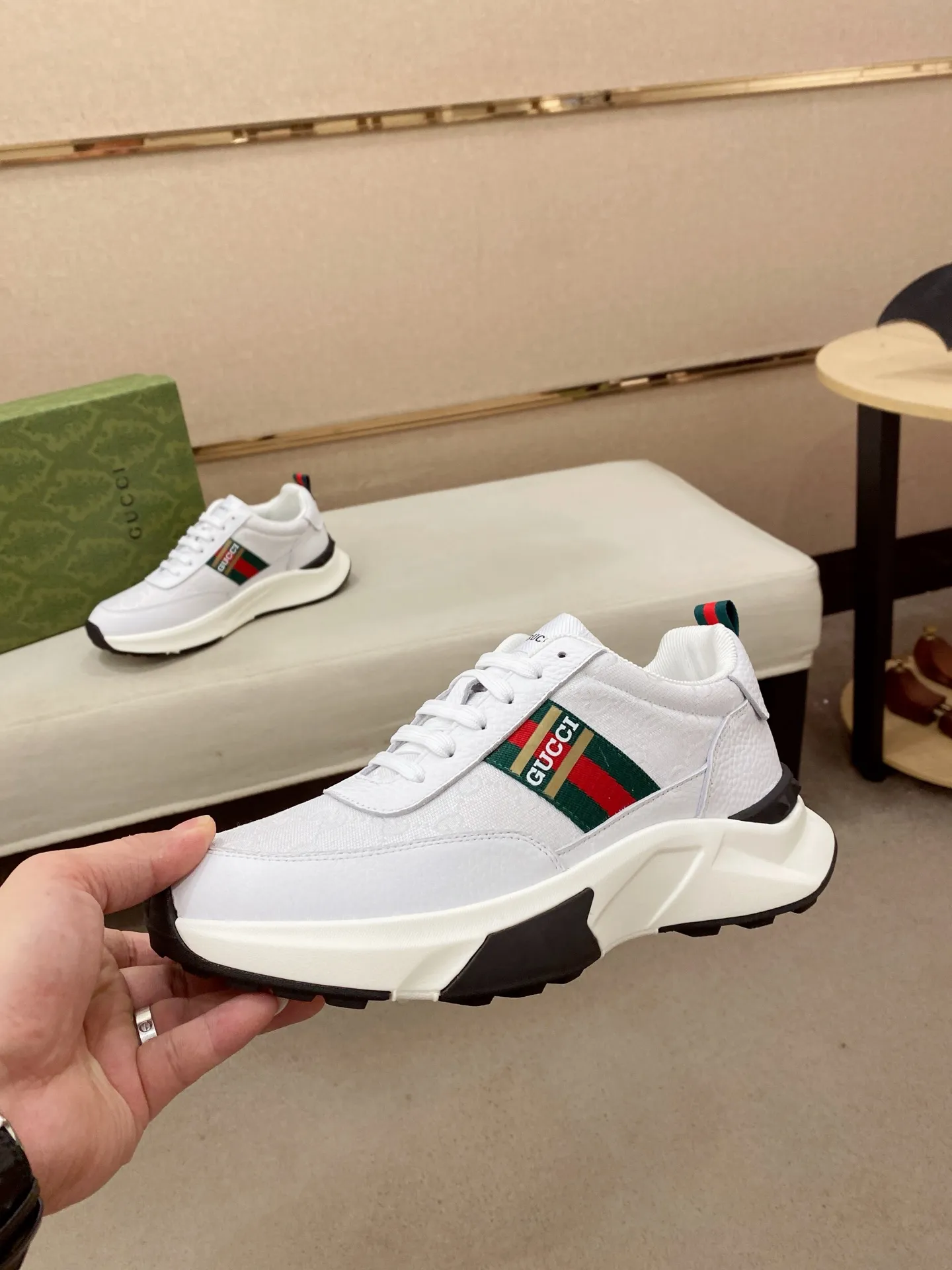 Men's men's shoes💰 462💰🇮🇹🇮🇹GUCCI🔍🔍new models are on sale at the same time at the counter. The uppers🇮🇹 are made of top-grain cowhide imported from Italy. Fully imported genuine leather lining 💪💪, completely 1⃣️ to 1⃣️ replica 🇮🇹💪💪, ⚠ sole: original sole provided by the original factory, exclusive movable molded sole super comfortable, ⚠ original factory follow-up, 🔍🔍 high quality, you can go in and out of the counter at will, welcome to compare⚠. Code number:38-44